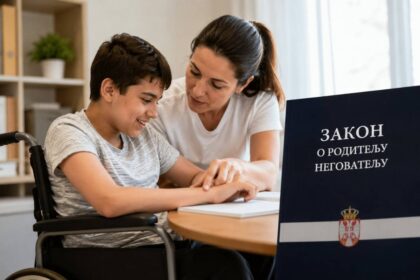 starija žena neguje dete u kolicima